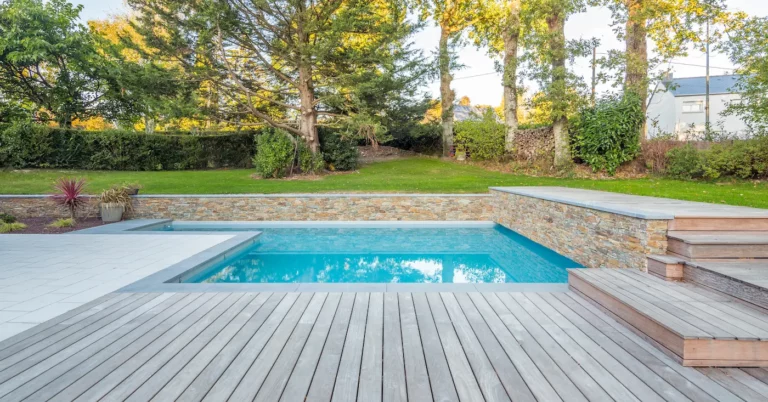 Una piscina per il giardino – come e perché costruirla?